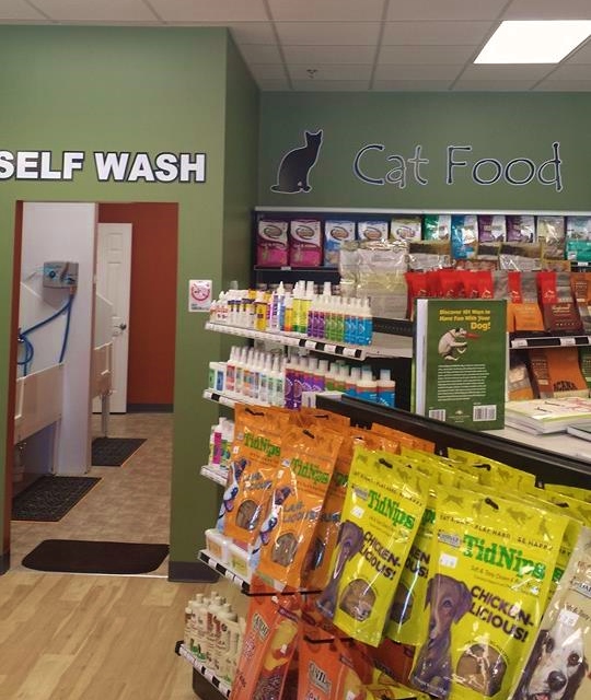 EarthWise Pet Supply Grand Opening This Saturday